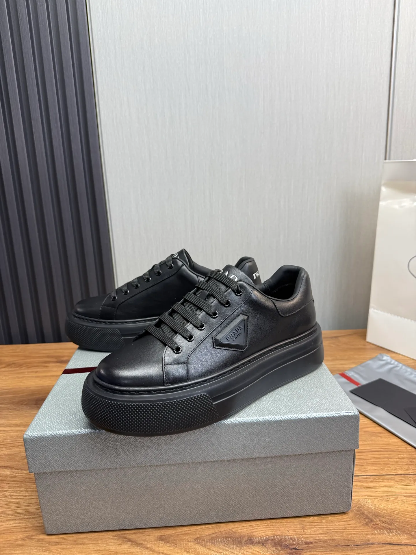 Men's shoes 💰560💰 [PRADA] Men's shoes are popular in the counter, official website is synchronized, 1 high-quality shipment ✔️Original cowhide upper + cowhide lining, 1🆚1 replica, original sole, 38-45 (45 customized, non-refundable)